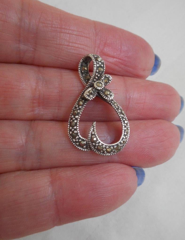 Zilveren vintage hanger met markasiet nr.969, Sieraden, Tassen en Uiterlijk, Kettinghangers, Zo goed als nieuw, Zilver, Zilver