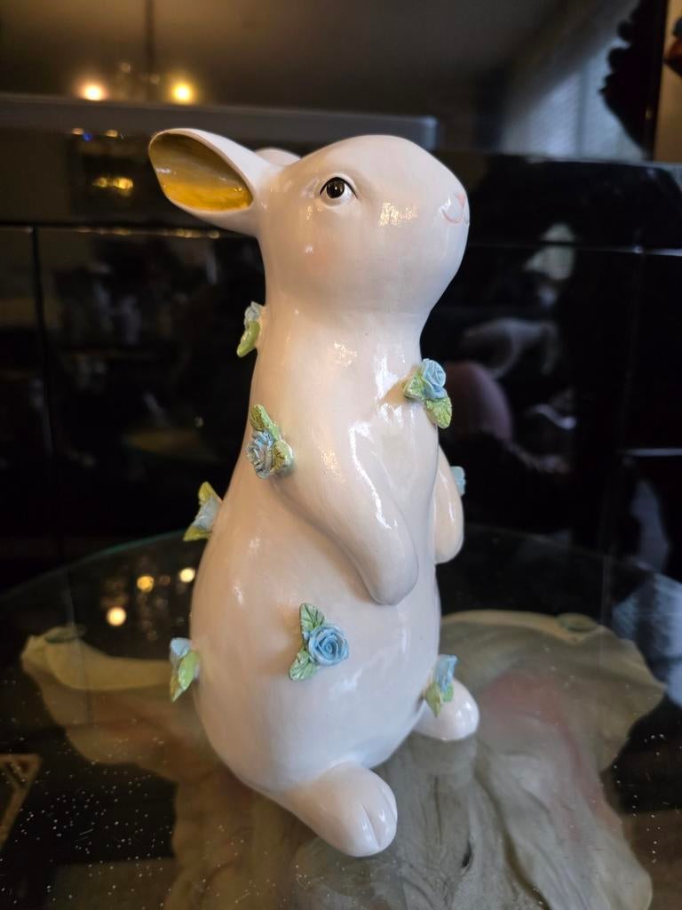 Schattig Konijnenbeeld met Bloemen - Decoratief, Diversen, Pasen, Ophalen of Verzenden, Nieuw
