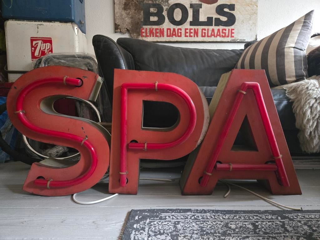 SPA neon letters lichtreclame  60/70 jaar oud, Verzamelen, Ophalen, Gebruikt, Lichtbak of (neon) lamp