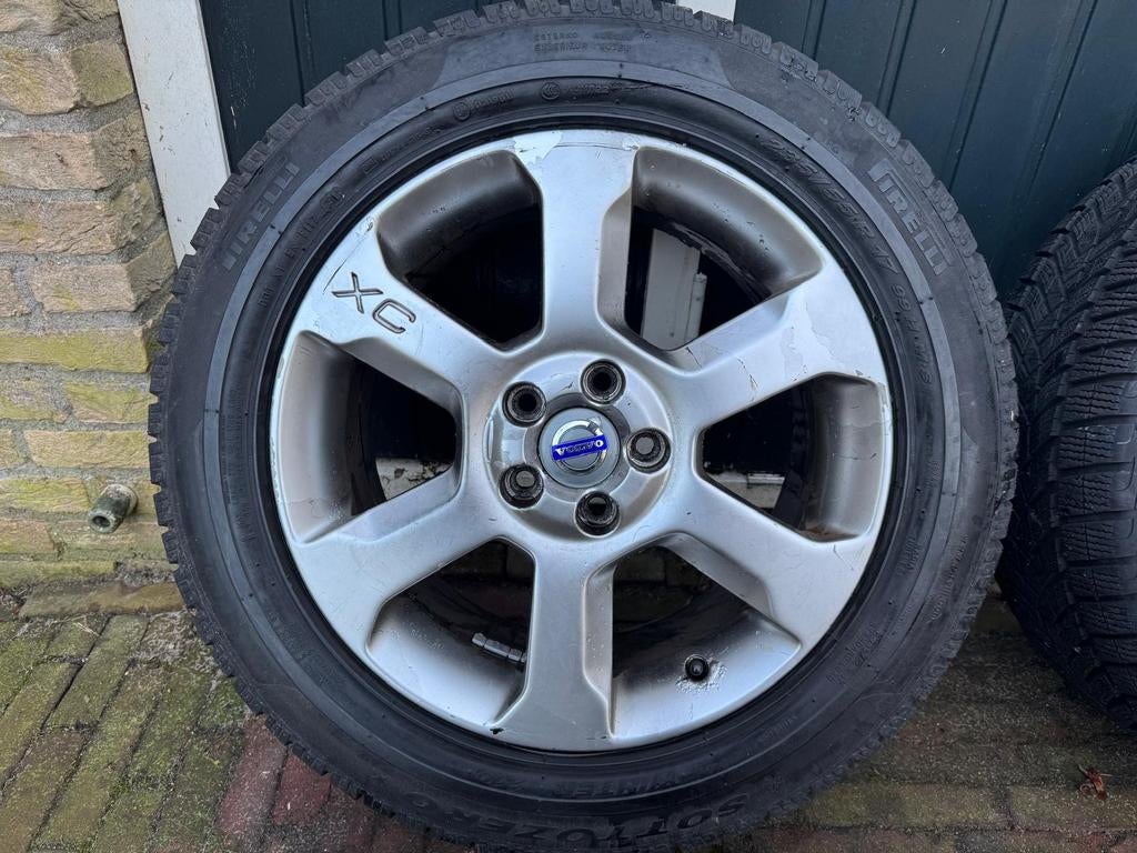 17 inch Winterbanden Volvo XC70 Lichtmetalen Velgen, Ophalen, Gebruikt
