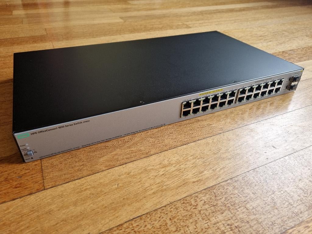 HP 1820 Gigabit 26 poort switch met PoE, J9983A, ZGAN, Ophalen, Zo goed als nieuw