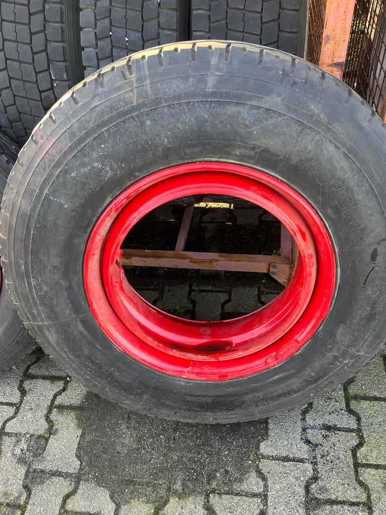 Diverse oude banden , met en zonder velg, Auto-onderdelen, Vrachtwagen-onderdelen, Ophalen, Overige merken
