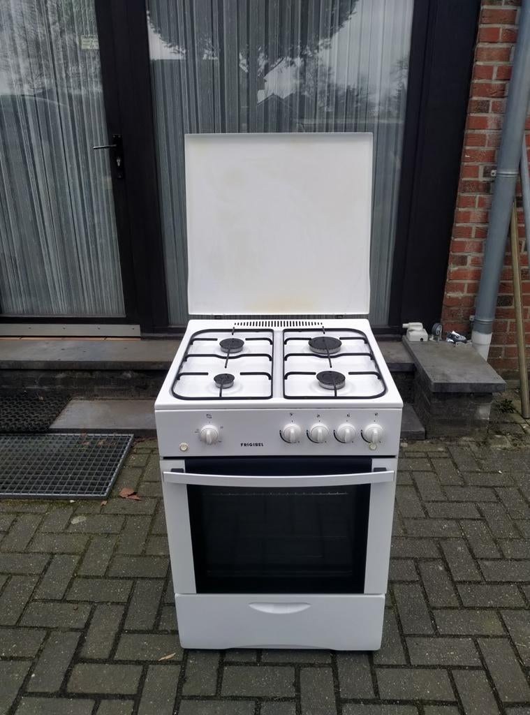Kook fornuis op aardgas met gasoven in goede staat., Ophalen, Gas, Vrijstaand, 85 tot 90 cm