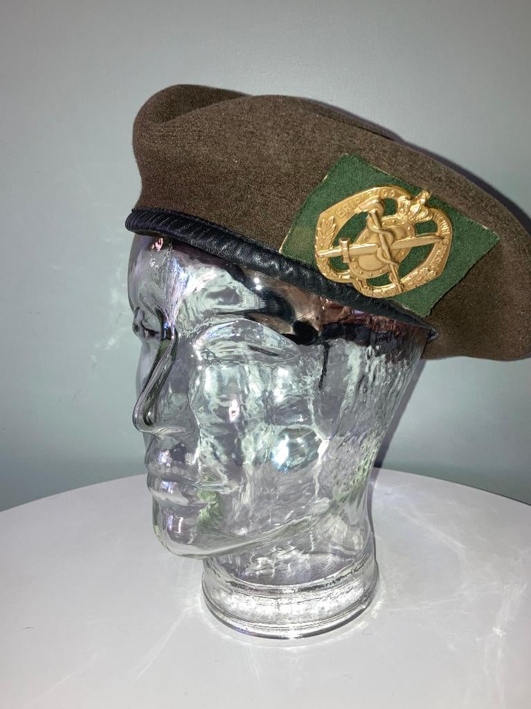 Baret; Militaire Geneeskundige Dienst, Ophalen of Verzenden, Landmacht, Nederland, Helm of Baret