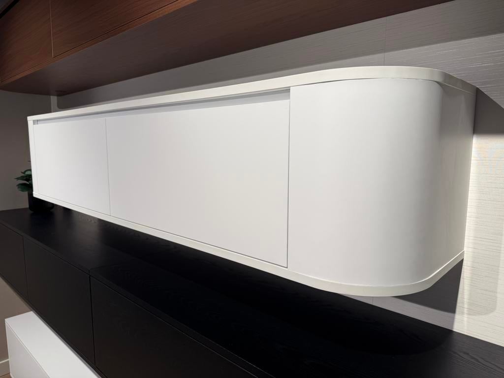 Wit tv meubel in Japandi stijl van 180cm, 150 tot 200 cm, Ophalen of Verzenden, Zo goed als nieuw, 25 tot 50 cm