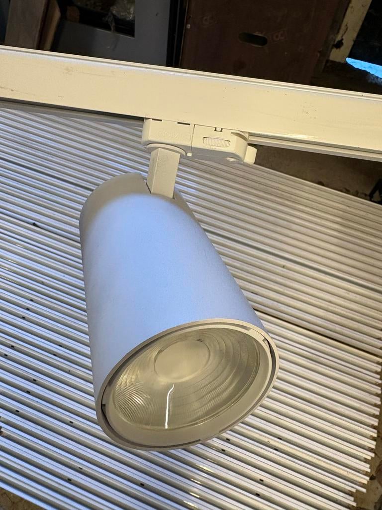 Partij van 289 stuks witte 3 fase rail LED Spots - gebruikt, Metaal of Aluminium, Ophalen of Verzenden, Led, Plafondspot of Wandspot