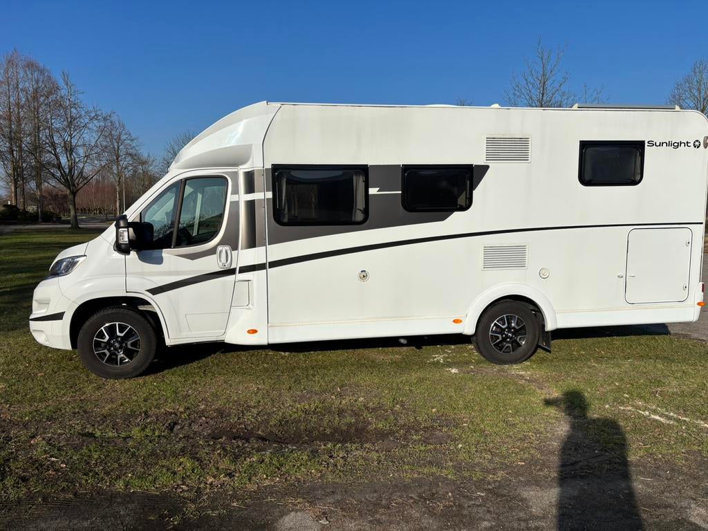 Sunlight T67 Capron Camper 2023 hef/lengtebedden zonnepaneel, Caravans en Kamperen, Chemisch toilet, Sunlight, Ringverwarming