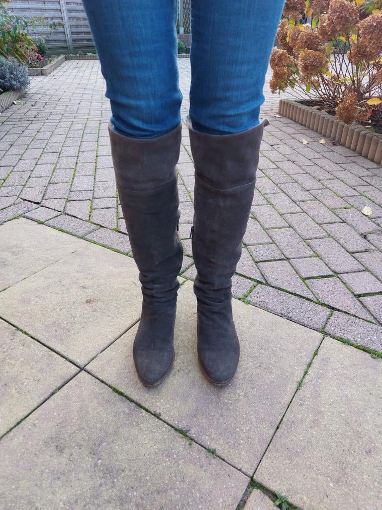 Laarzen suede taupe kleur, Hoge laarzen, Bruin, Ophalen of Verzenden, Zo goed als nieuw