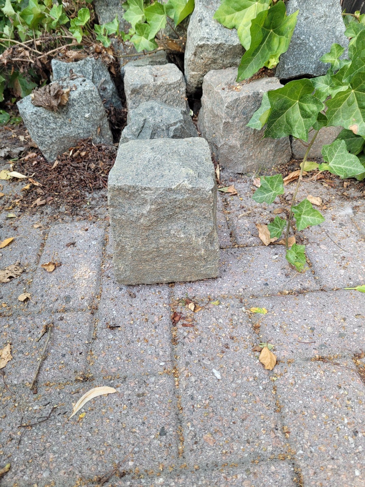 Basaltsteen, keien, stenen, Ophalen, Gebruikt, Beton, Klinkers