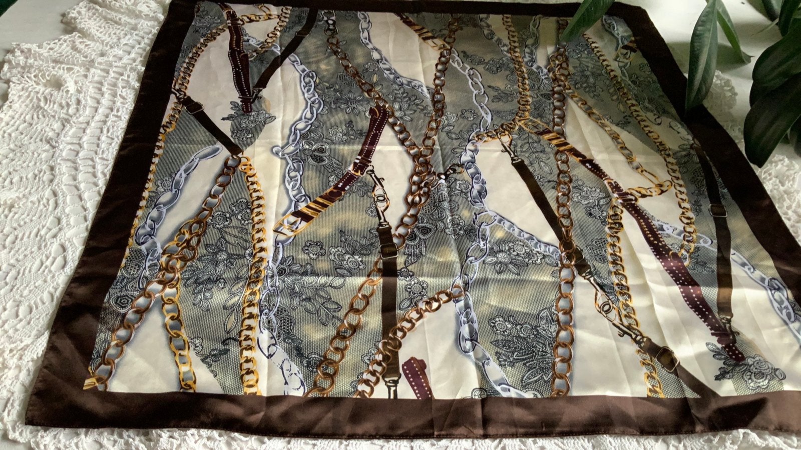 Vintage zijde look sjaal, Ophalen of Verzenden, Zo goed als nieuw, Maat 46/48 (XL) of groter, Sjaal