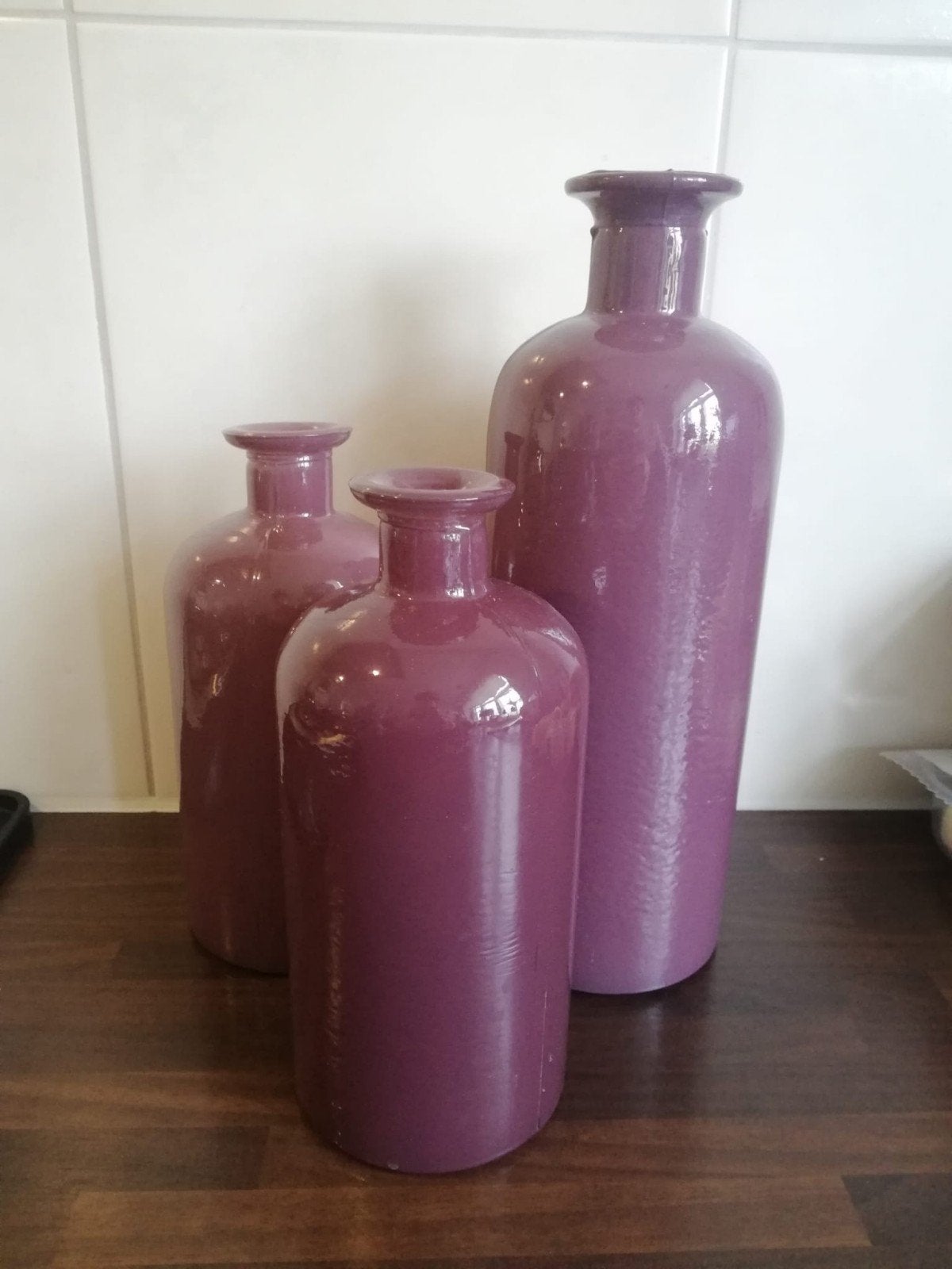 3 bordeaux/paars flessen/kruiken/vazen in 2 hoogtes, Huis en Inrichting, Woonaccessoires | Vazen, Paars, Nieuw, 27 cm, Ophalen of Verzenden