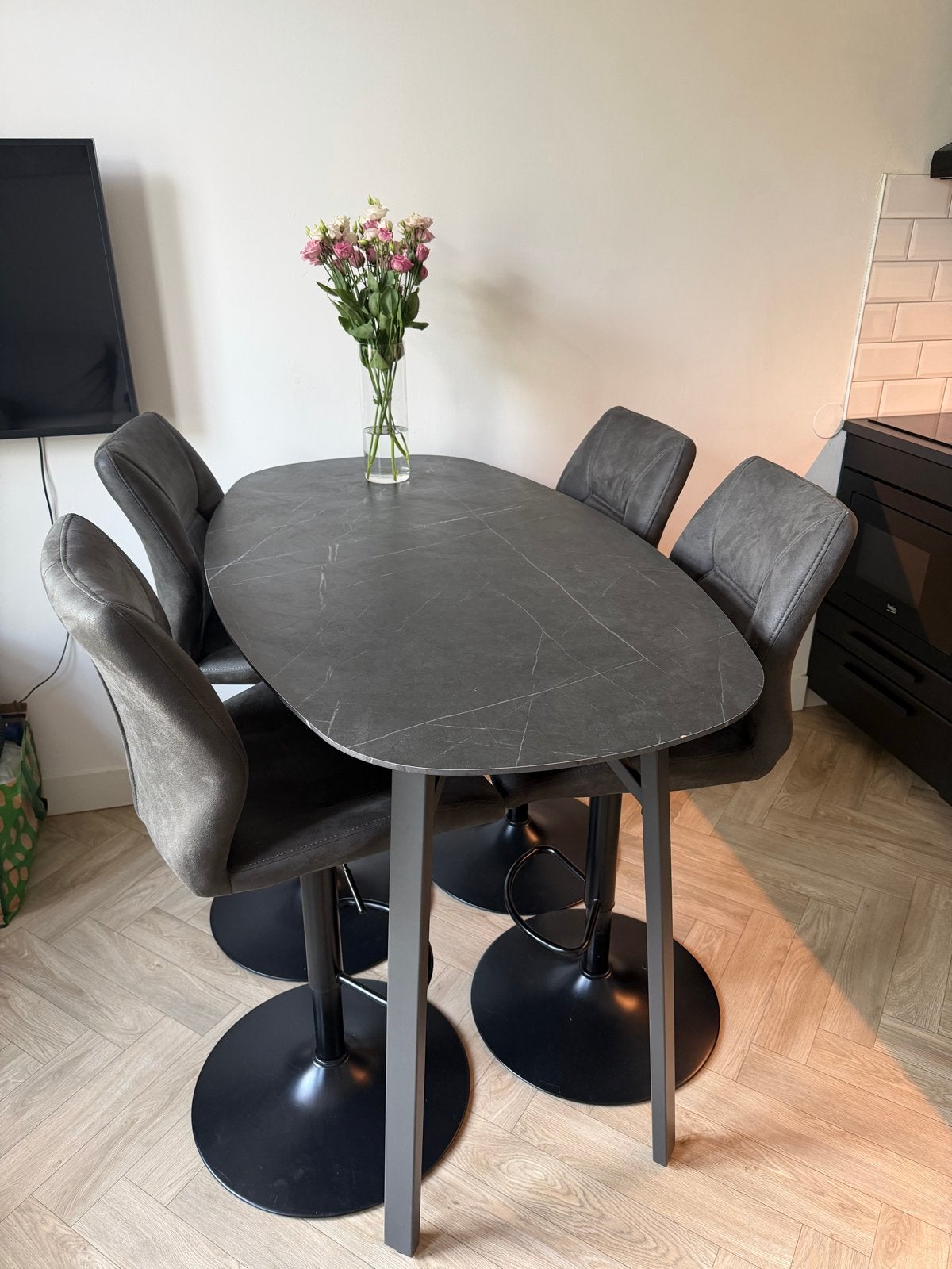 Ovale bartafel marmerlook – 140 x 75 x 92 cm, Huis en Inrichting, Tafels | Eettafels, Ophalen, 100 tot 150 cm, 50 tot 100 cm, Zo goed als nieuw