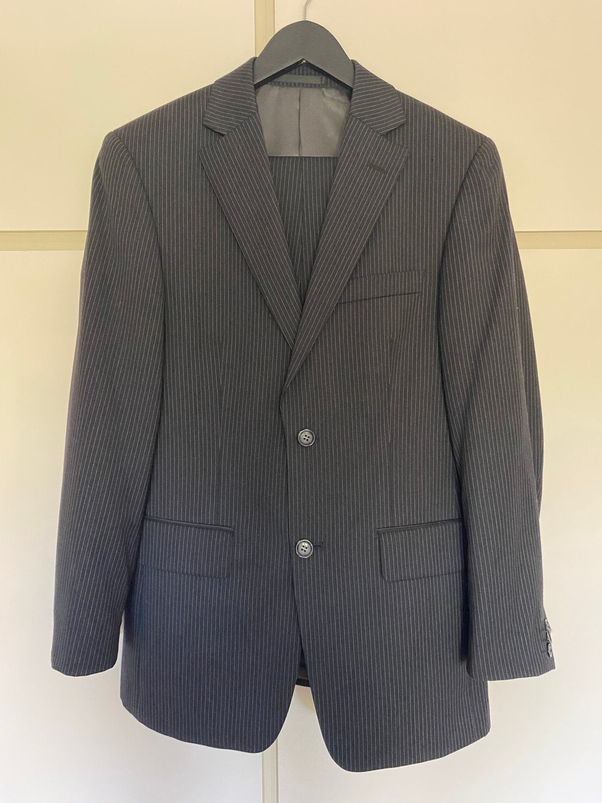 Kostuum mt 44 zwart krijtstreep, Kleding | Heren, Kostuums en Colberts, Ophalen of Verzenden, Zo goed als nieuw, Maat 46 (S) of kleiner