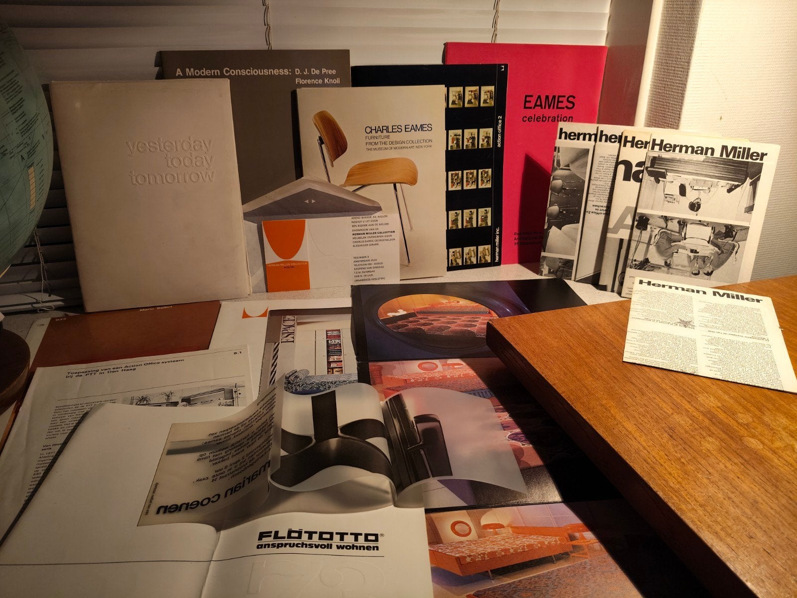 Oude magazines folders design Herman Miller eames, Boeken, Ophalen of Verzenden, Gelezen, Overige onderwerpen