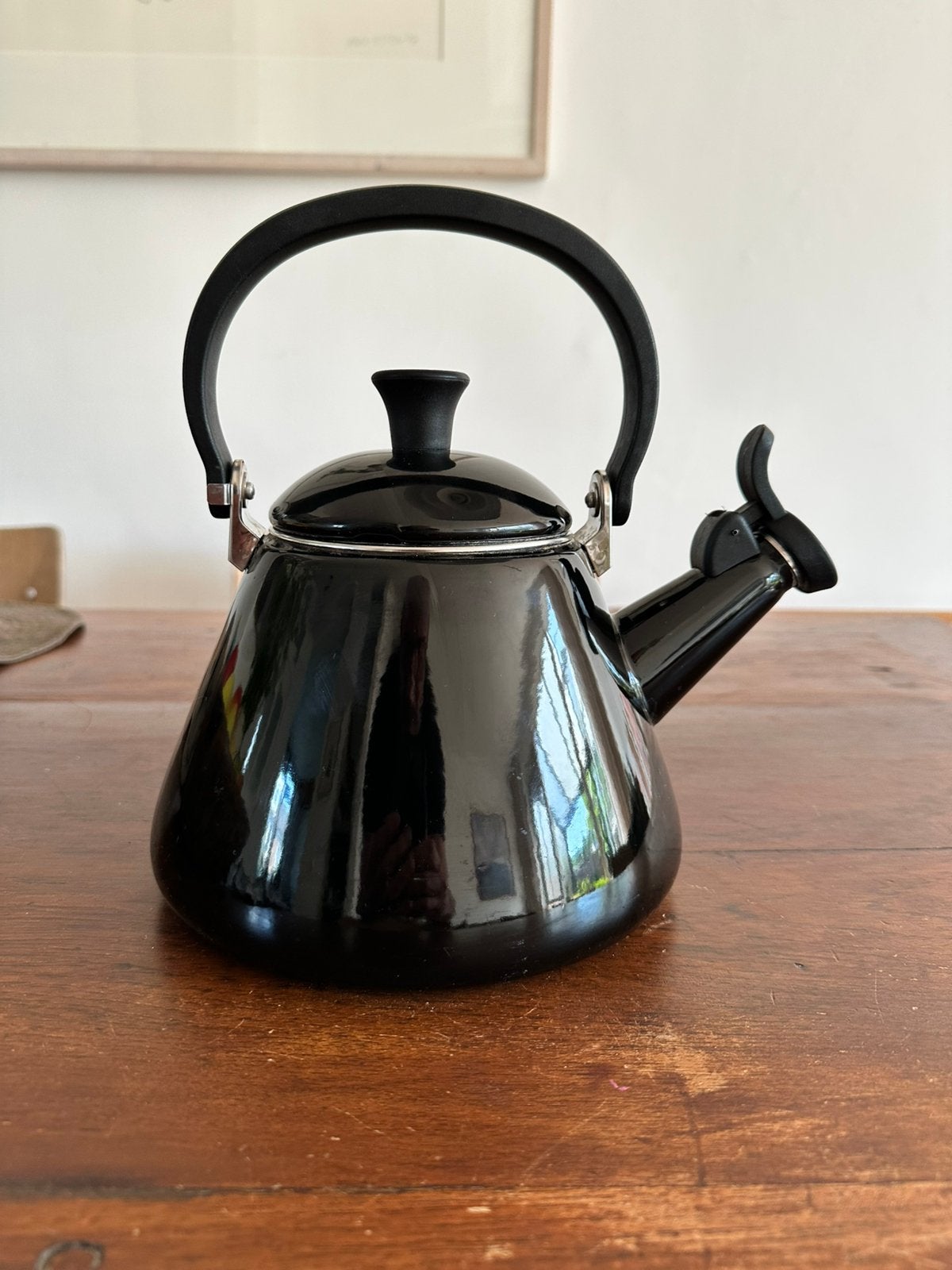 Le Creuset Kone fluitketel zwart, 2 liter of meer, Ophalen of Verzenden, Zo goed als nieuw