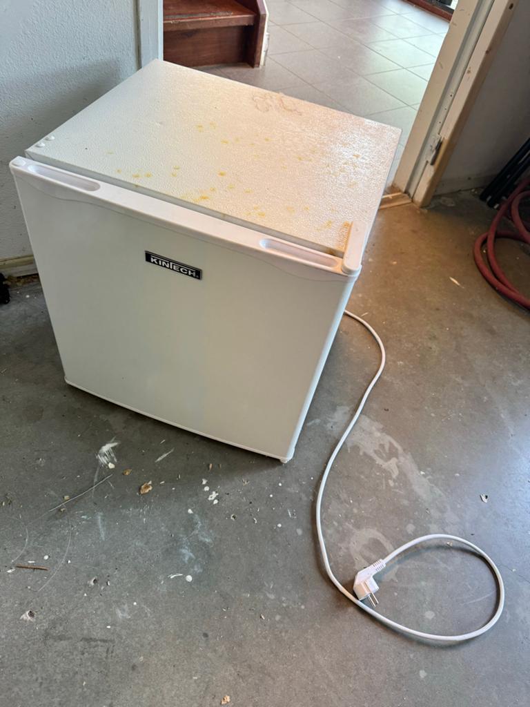Mini koelkast - KINTECH, Gebruikt, Ophalen of Verzenden, Minder dan 75 liter, Met vriesvak