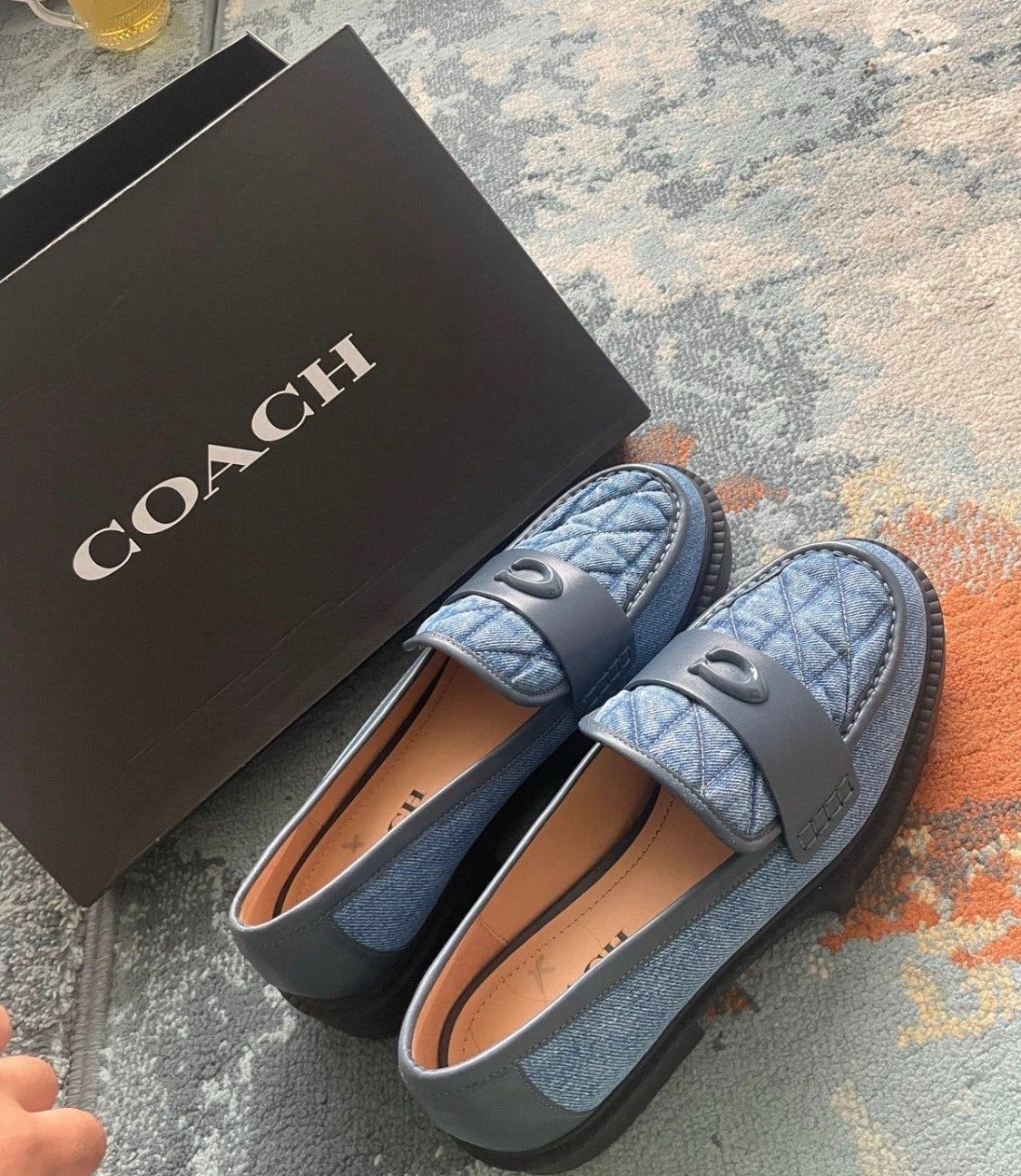 Coach instappers - Blauw denim, Kleding | Dames, Ophalen of Verzenden, Zo goed als nieuw, Blauw, Instappers