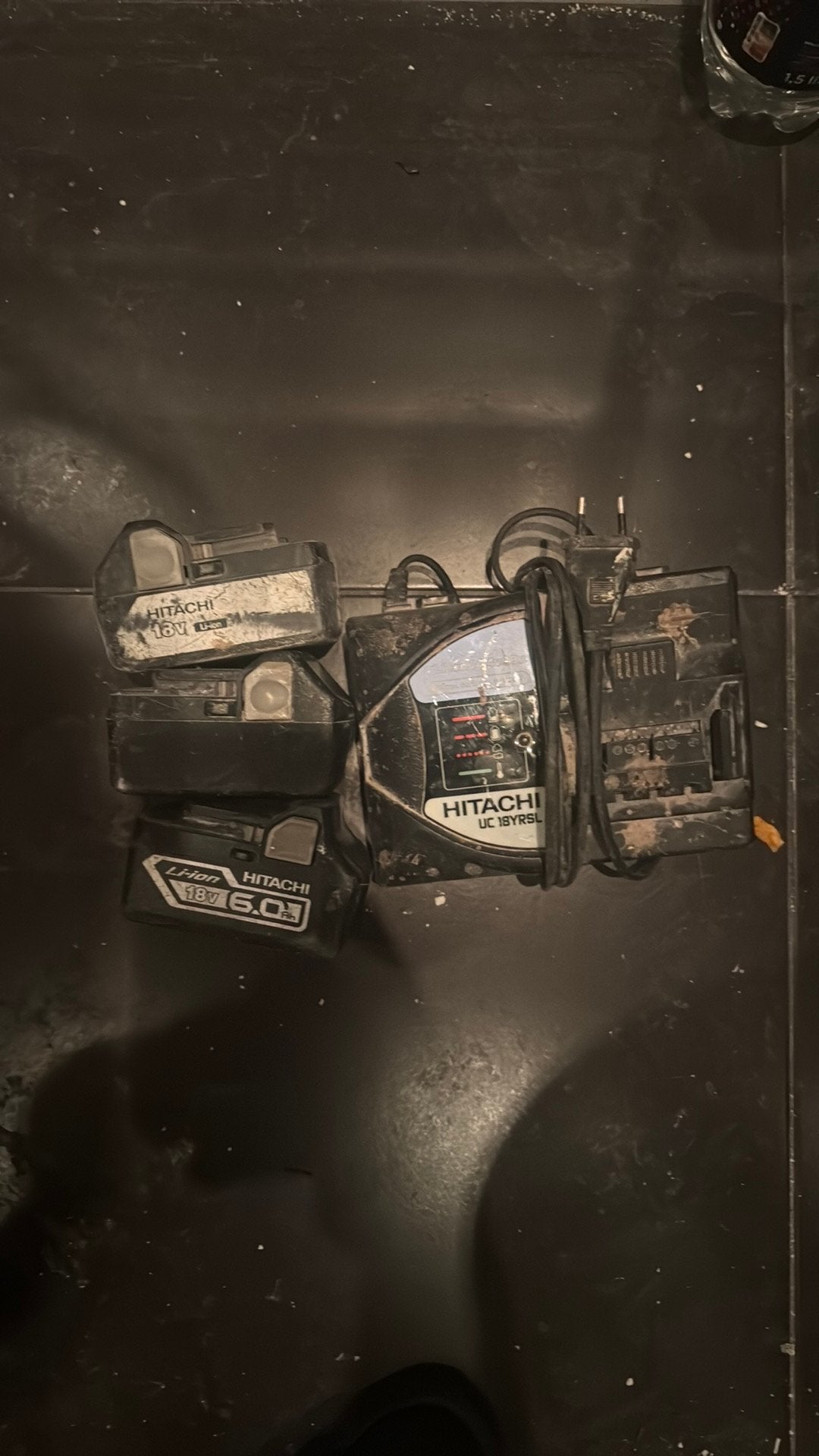 Hitachi oplader en 3 accu’s, Ophalen, Gebruikt, Boor- en Schroefmachine