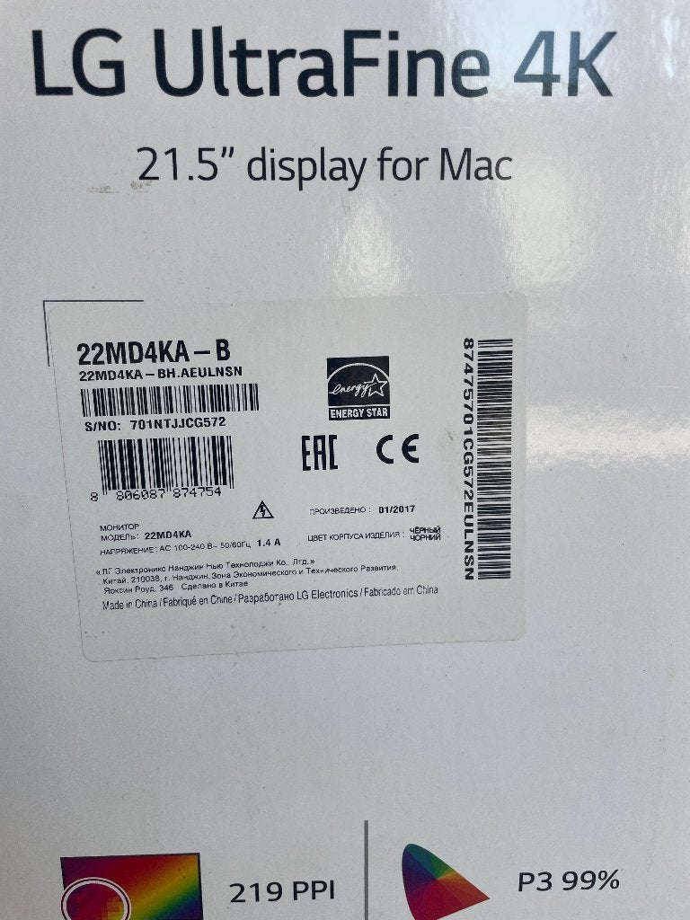 Foto 9 van 2x LG UltraFine 4K 22MD4KA-B, 21,5" met VESA-bureauarm.