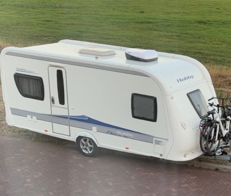 Hobby 495 UFE Excellent uit 2010 met mover en airco, Caravans en Kamperen, Caravans, Rondzit, Hobby, Frans bed, 4 tot 5 meter