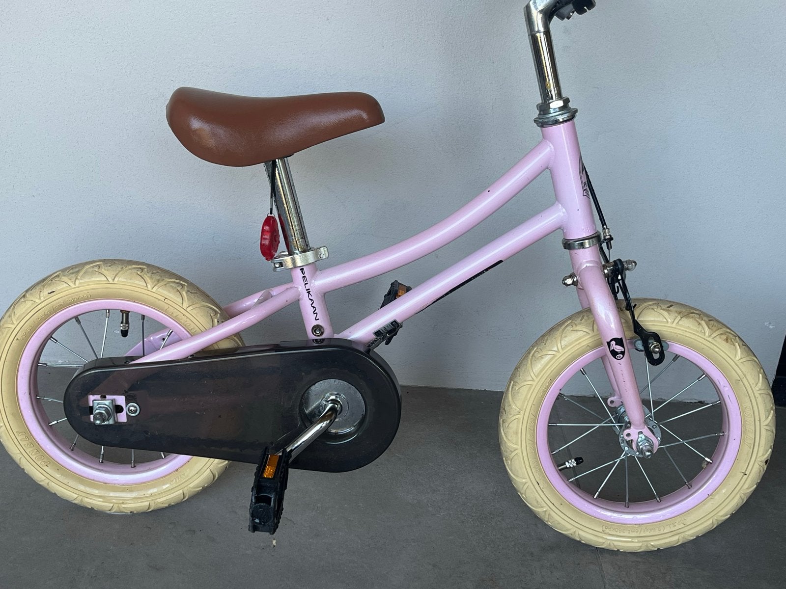 Roze kinderfiets Pelikaan 12 inch, Fietsen en Brommers, Ophalen, Zo goed als nieuw, Terugtraprem, Minder dan 16 inch