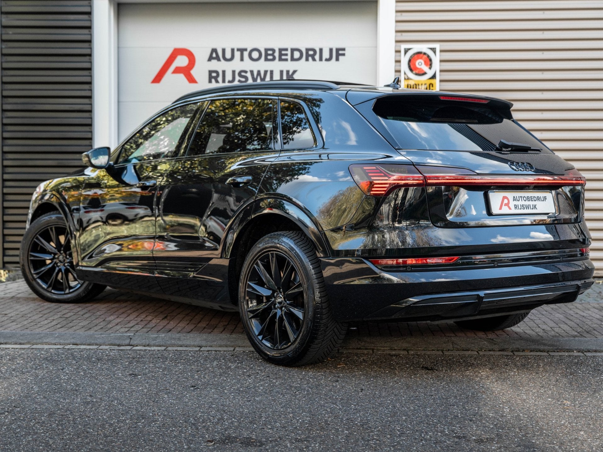 Audi E-tron E-tron 50 quattro Launch edition Black 71 kWh Pa, Auto's, Automaat, 300 km, Zwart, Origineel Nederlands