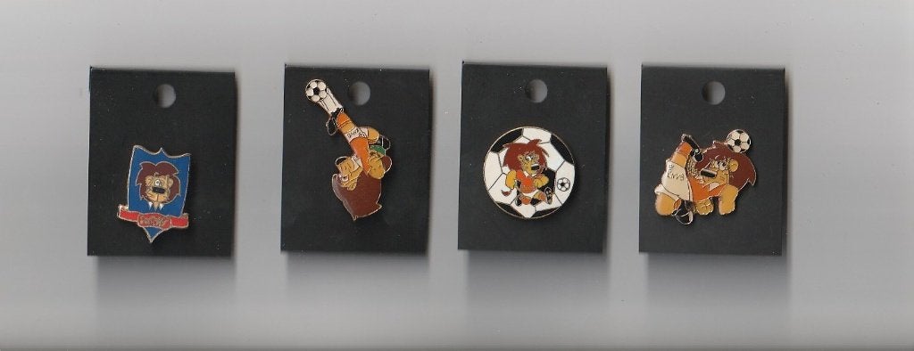 4 verschillende grip pins met de nederlandse voetbal leeuw, Ophalen of Verzenden, Overige onderwerpen, Speldje of Pin