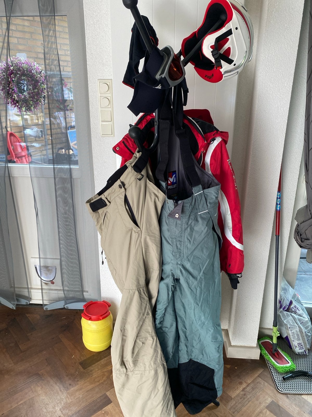 Complete ski-uitrusting: jas, broeken, helm, bril, bivakmuts, Overige merken, Ophalen of Verzenden, Zo goed als nieuw, Kleding