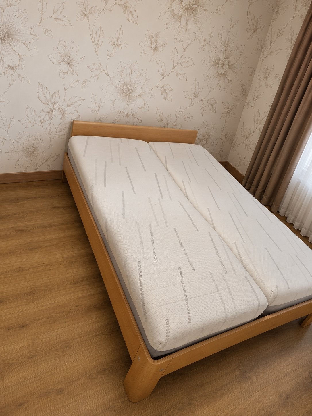 Bed en kast met verstelbare bodems electrisch, Ophalen, Wit, Tweepersoons, Zo goed als nieuw