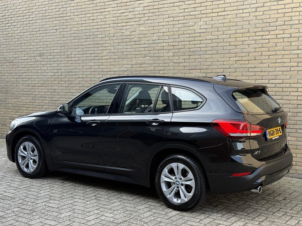 BMW X1 xDrive25e 220pk | Leder | Navigatie | LED | Cruise co, Auto's, BMW, Gebruikt, Zwart, Plug-in hybride, Bedrijf