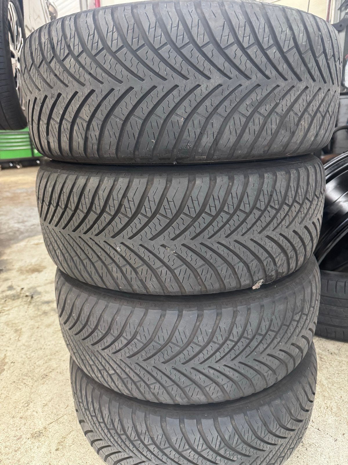 Mercedes-Benz 17 inch velgen met All Season banden, Ophalen, Gebruikt, Banden en Velgen, 17 inch