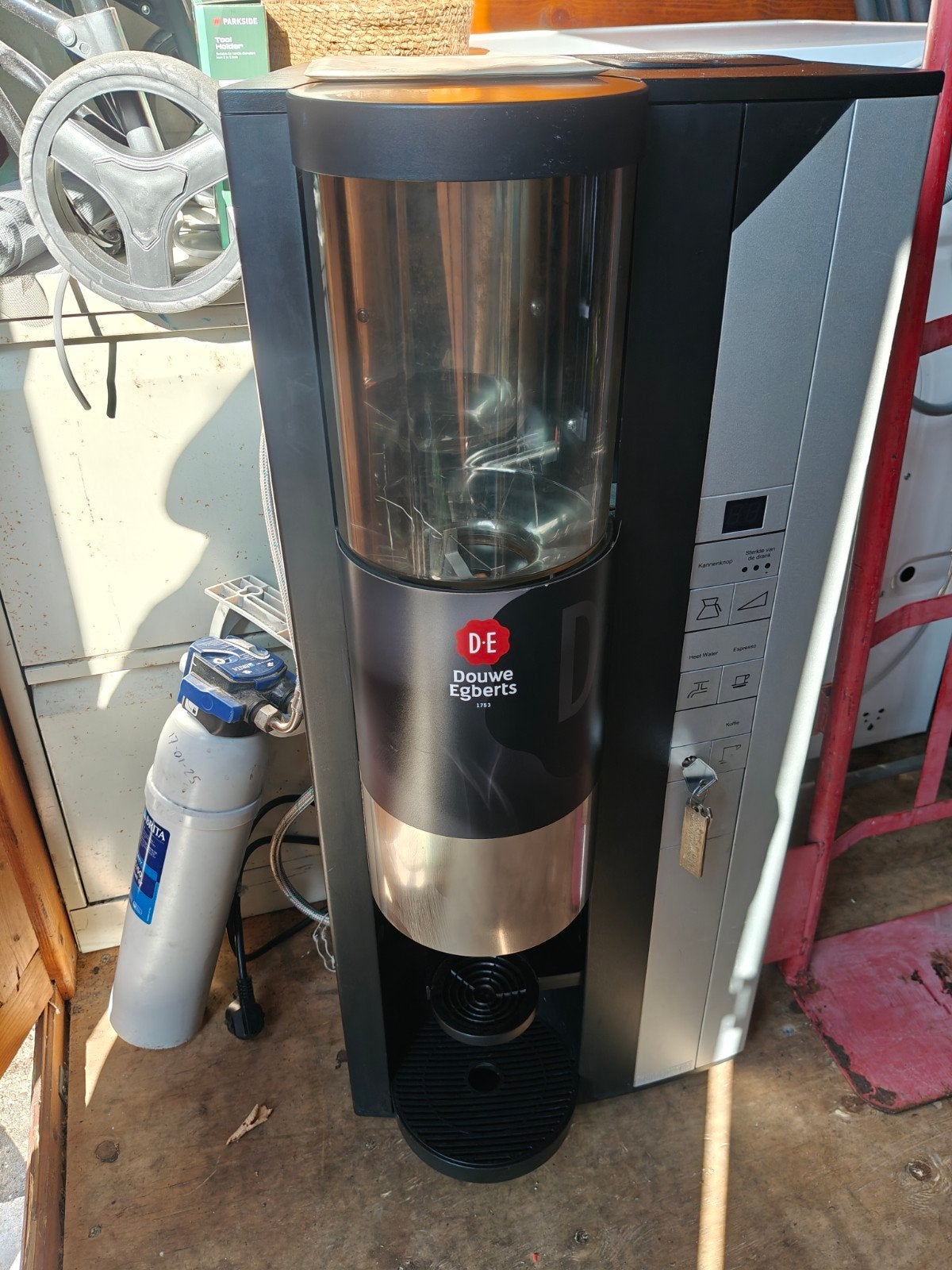 Douwe Egberts Gallery 110 Koffiemachine - Schoon en Werkend, Ophalen, Gebruikt, 10 kopjes of meer, Koffiemachine
