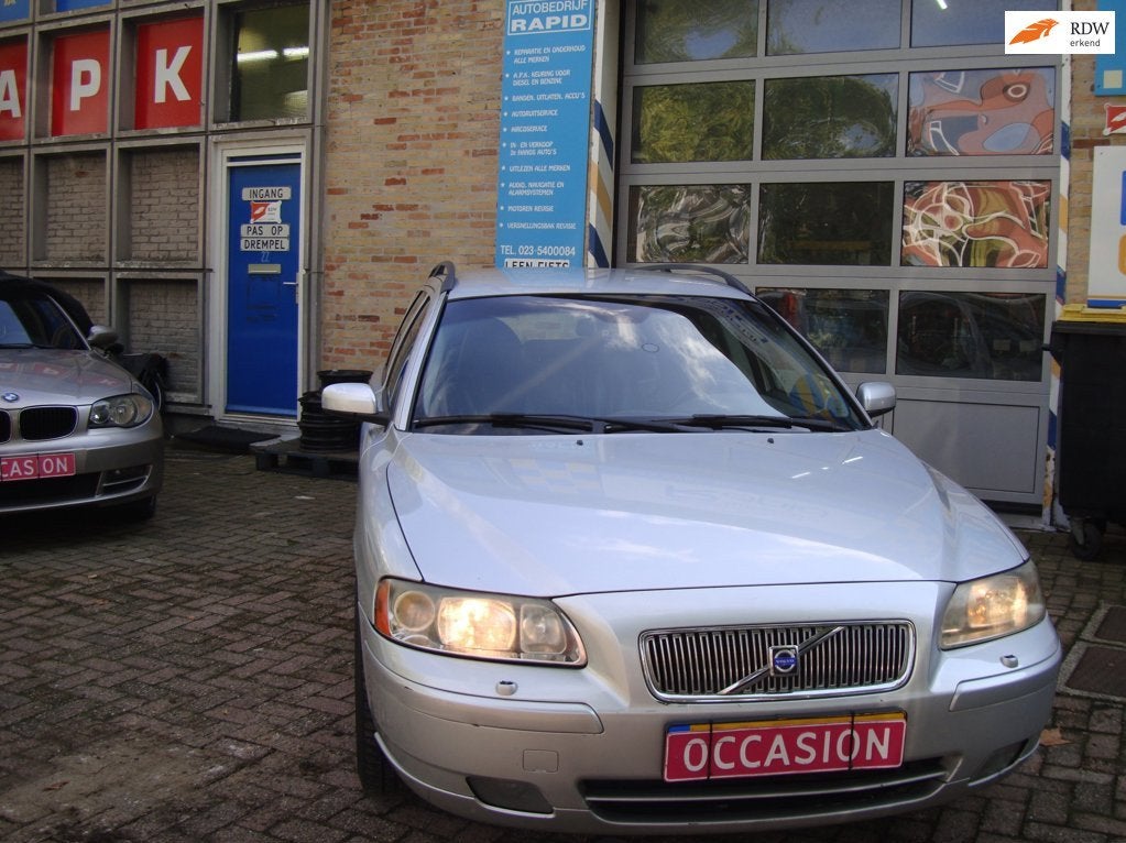 Volvo V70 2.4 T5 Kinetic, Grijs, 2401 cc, Euro 4, 84 €/maand