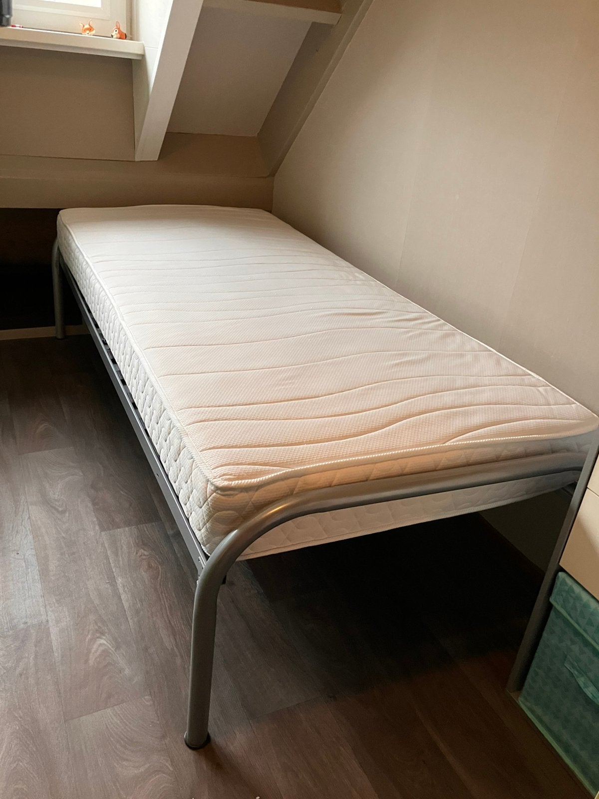 1 Persoons bed met lattenbodem en matras, Ophalen, 90 cm, Eenpersoons, 210 cm