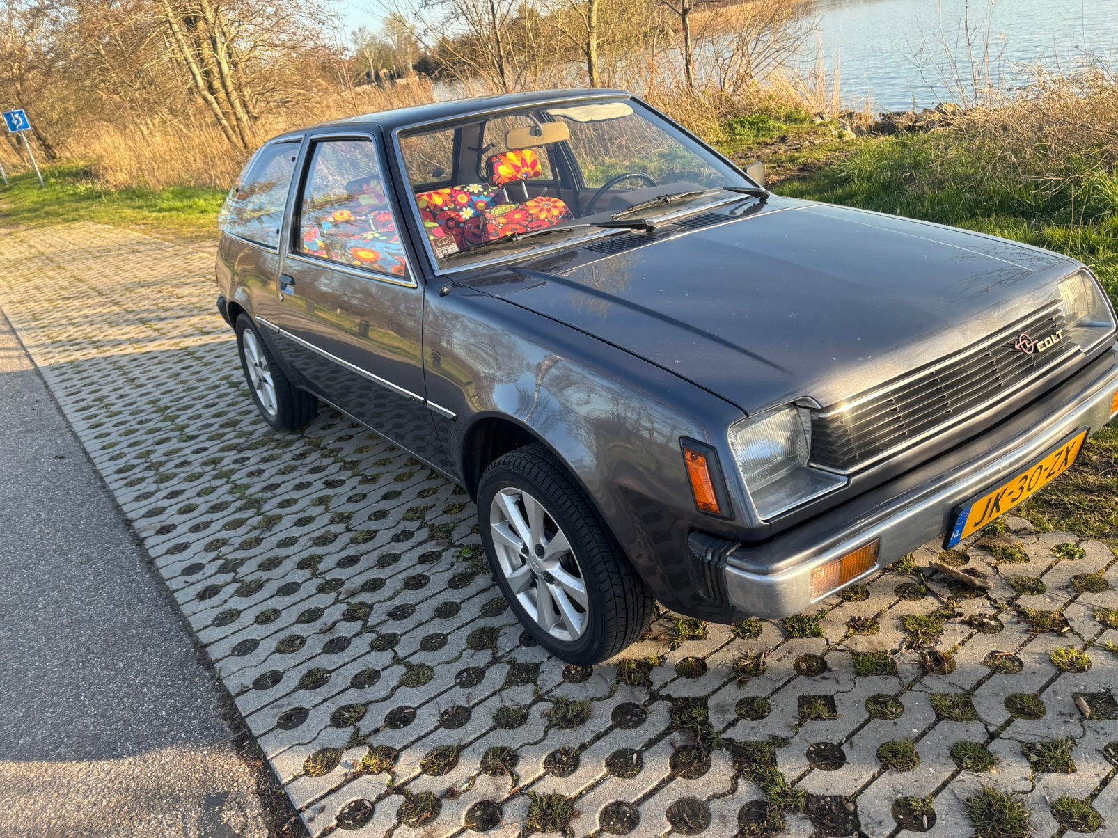 Mitsubishi Colt 1.2 GL AUT 1983 Beige oldtimer, Auto's, Mitsubishi, Automaat, 54 pk, 4 cilinders, 1244 cc