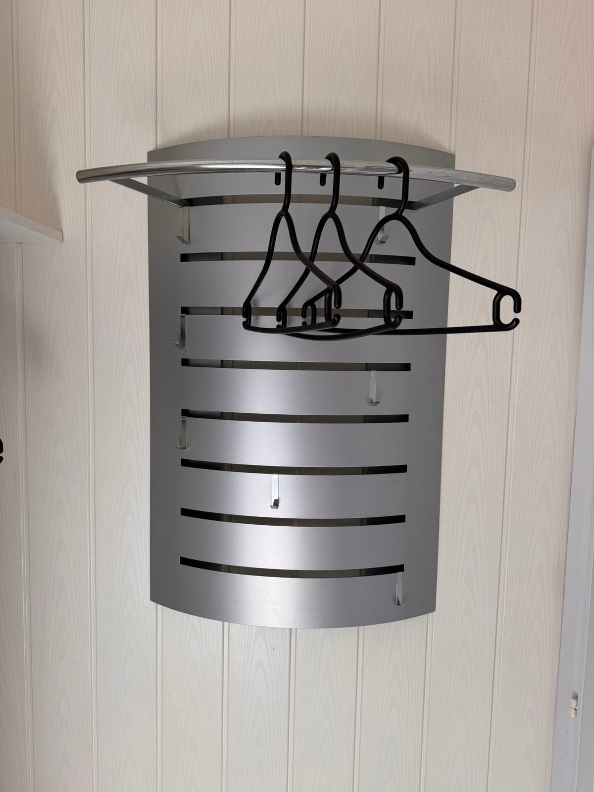 Moderne metalen kapstok met hangertjes chrome grijs, Wandkapstok, Gebruikt, Verzenden, Minder dan 100 cm