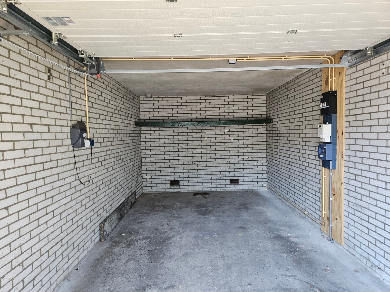 garagebox te huur 18m2 met elec aansluiting, Zuid-Holland