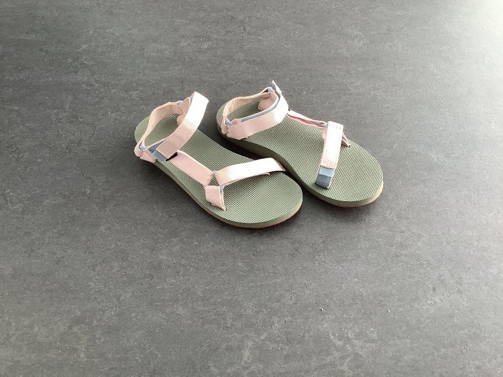 Teva sandalen maat 41 roze, Kleding | Dames, Schoenen, Zo goed als nieuw, Sandalen of Muiltjes, Roze, Ophalen of Verzenden
