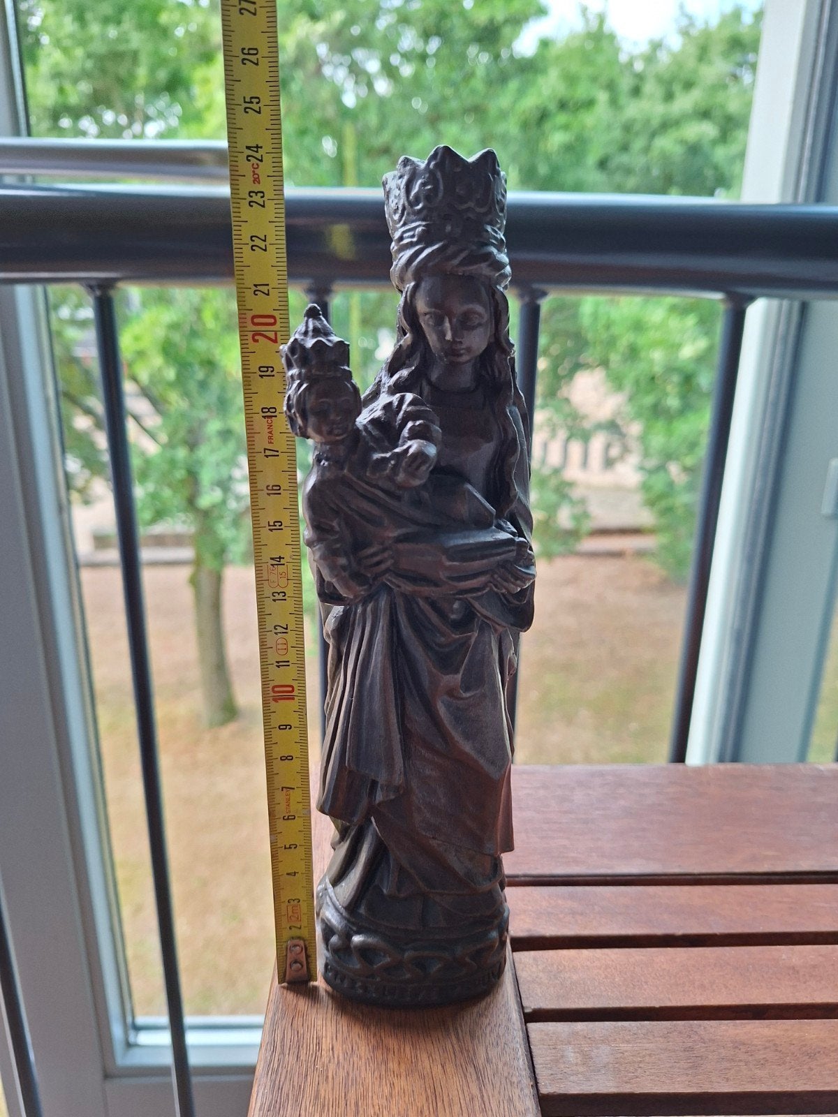 Houten Beeld Maria met Kind - Religieuze Sculptuur, Ophalen of Verzenden, Handgemaakt, 20 - 50 cm, Beeld