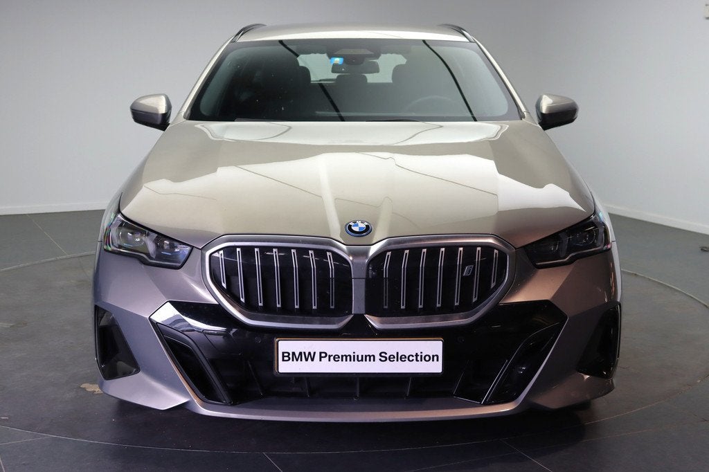 BMW i5 Touring eDrive40 M Sport / Adaptieve LED / Stoelverwa, Auto's, BMW, Achterwielaandrijving, Gebruikt, Zwart, 340 pk