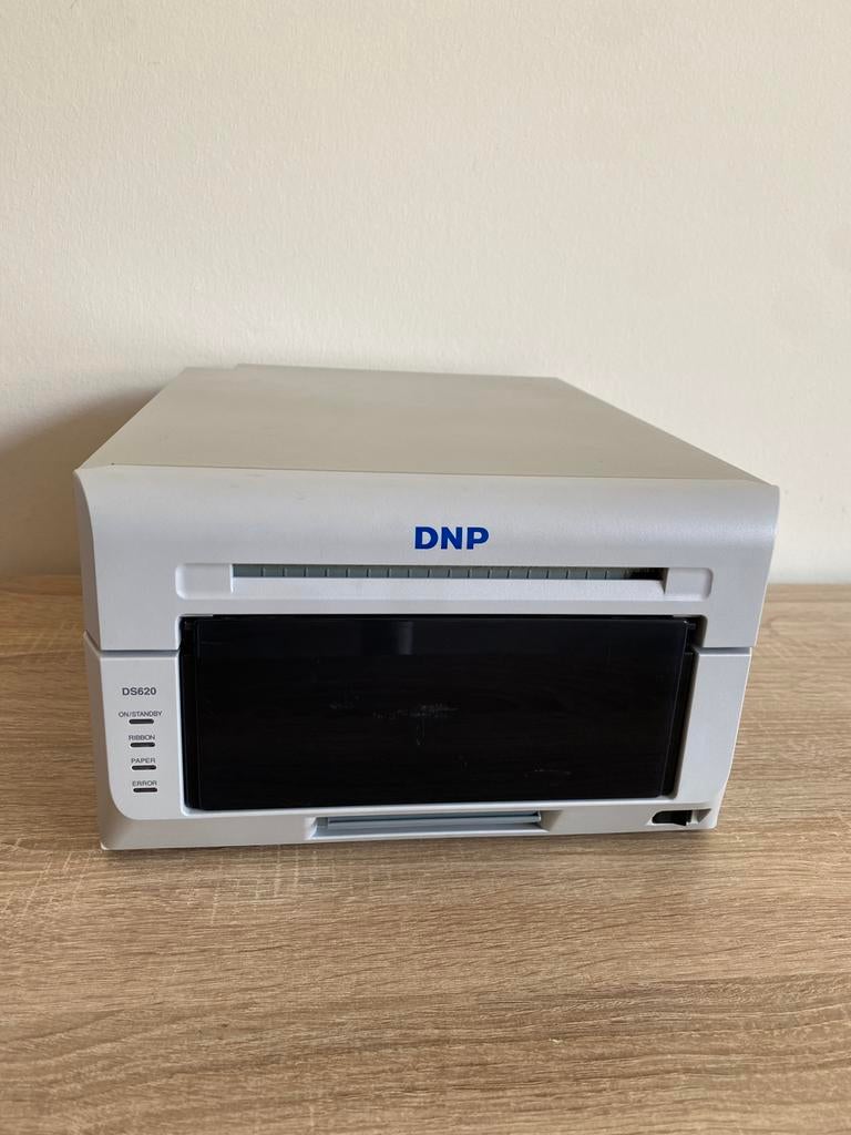 Te huur: DNP DS620 Professionele Dye Sublimation Fotoprinter, Computers en Software, Printers, Ophalen of Verzenden, Zo goed als nieuw