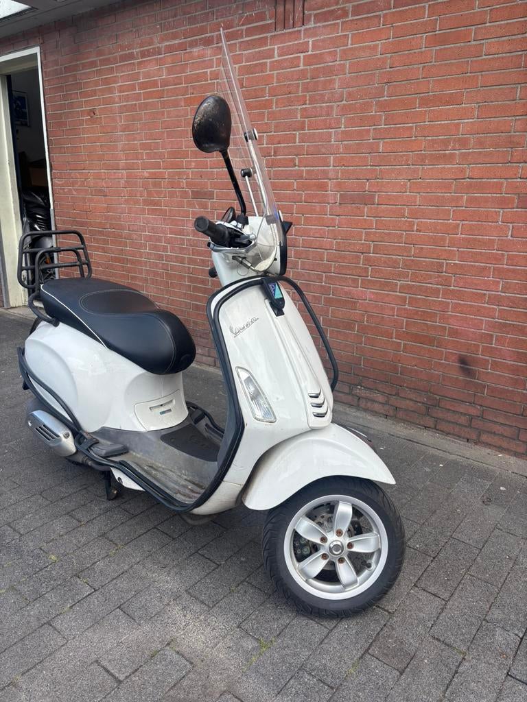 Vespa Primavera geel kenteken, Fietsen en Brommers, Scooters | Vespa, Ophalen, Gebruikt, Overige modellen, Maximaal 45 km/u