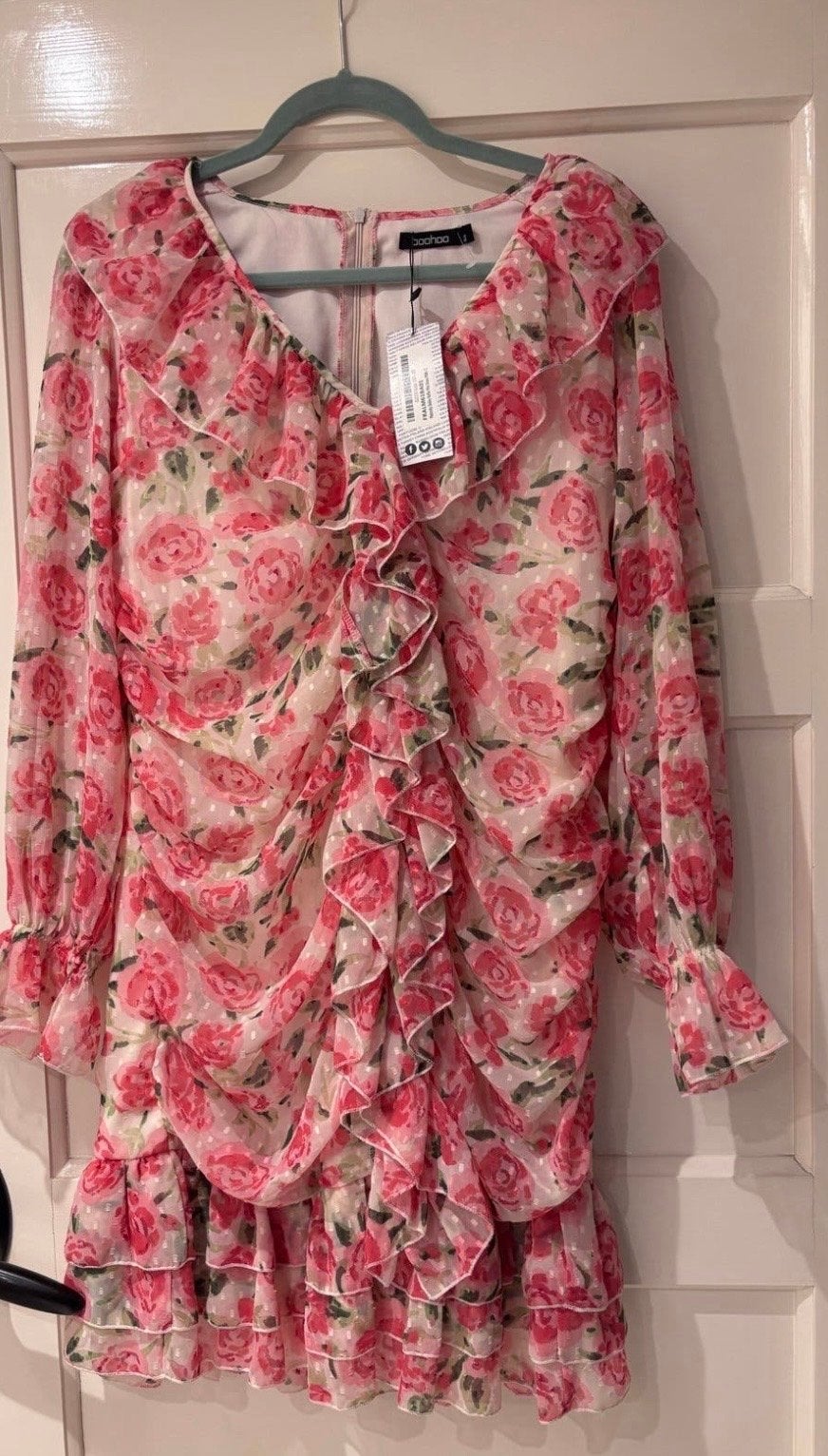 Vrolijke Boohoo jurk met ruches en bloemenprint - Maat 40, Maat 38/40 (M), Meerkleurig, Ophalen of Verzenden, Zo goed als nieuw