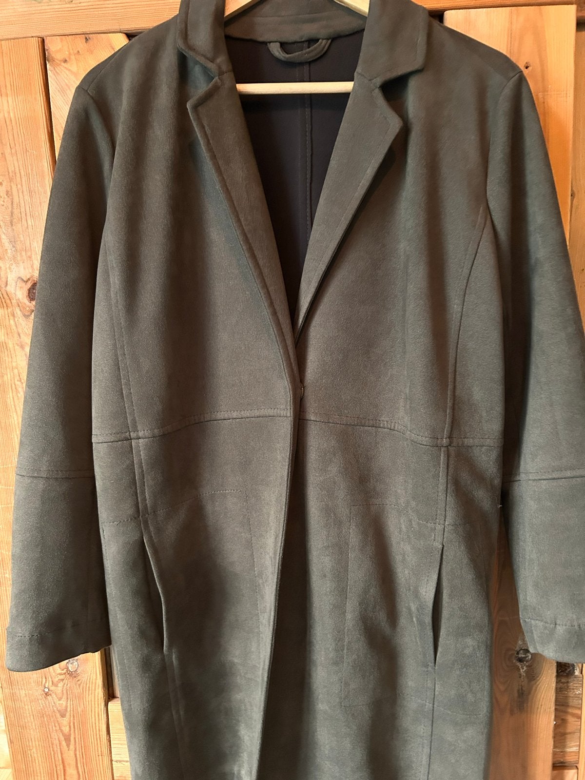 Stijlvolle suède colbert - Tijdloos en elegant, Kleding | Dames, Ophalen of Verzenden, Zo goed als nieuw, Maat 38/40 (M), Groen