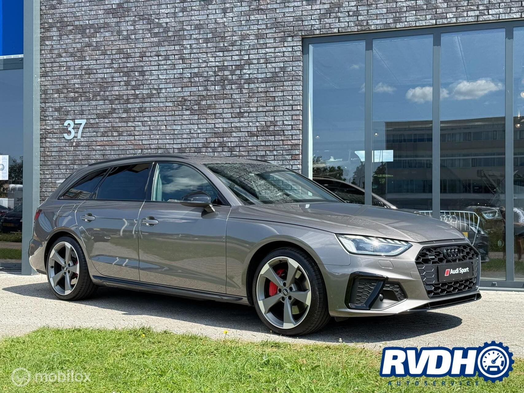 Audi A4 Avant 45TFSI Quattro S-Line |Pano|B&O|Massage|Matrix, Auto's, Automaat, Gebruikt, Zwart, 4 cilinders