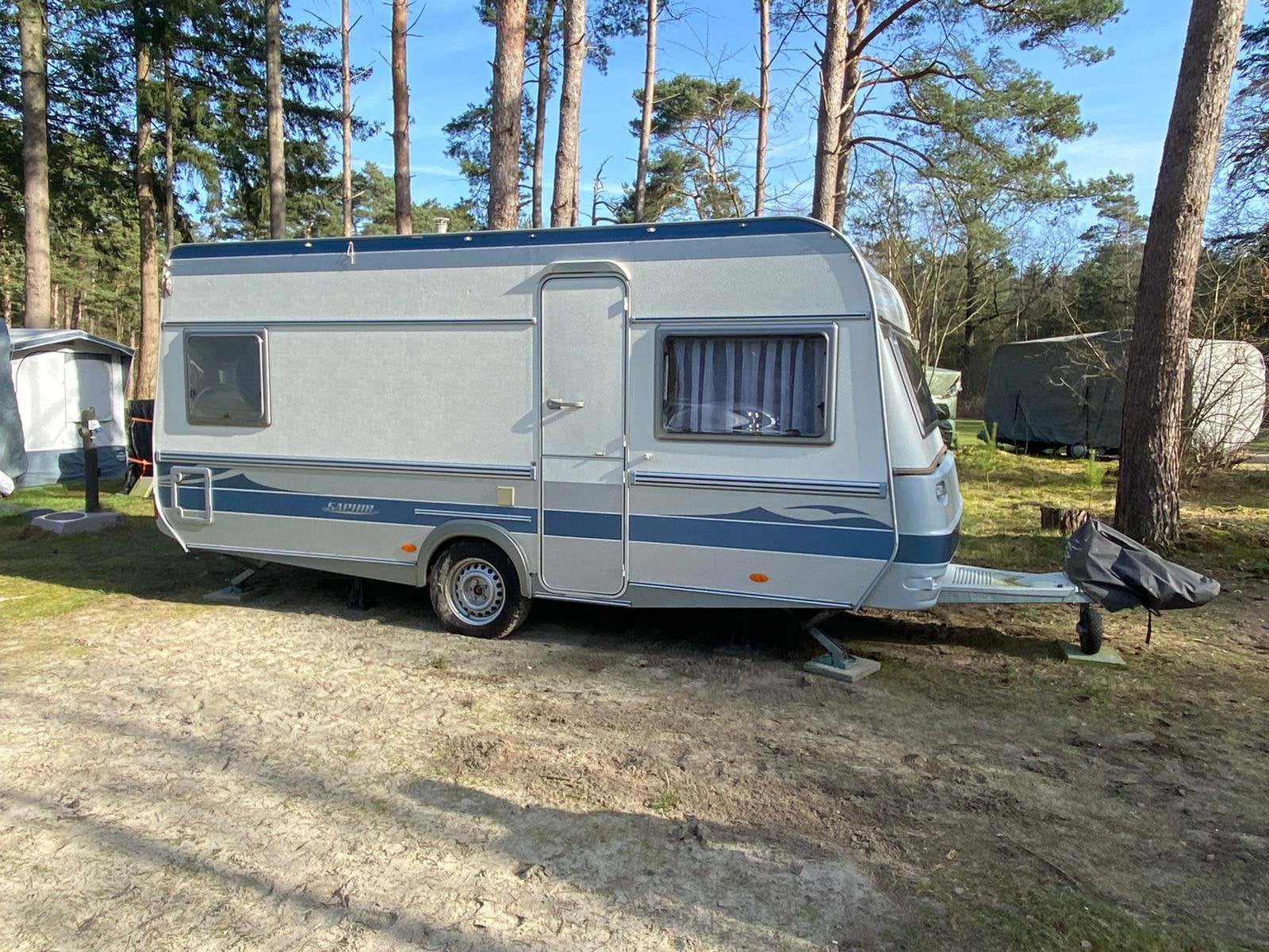 Fendt saphir uit 2003, Caravans en Kamperen, Caravans, Particulier, tot en met 4, Rondzit, Fendt, Frans bed, 4 tot 5 meter, Luifel