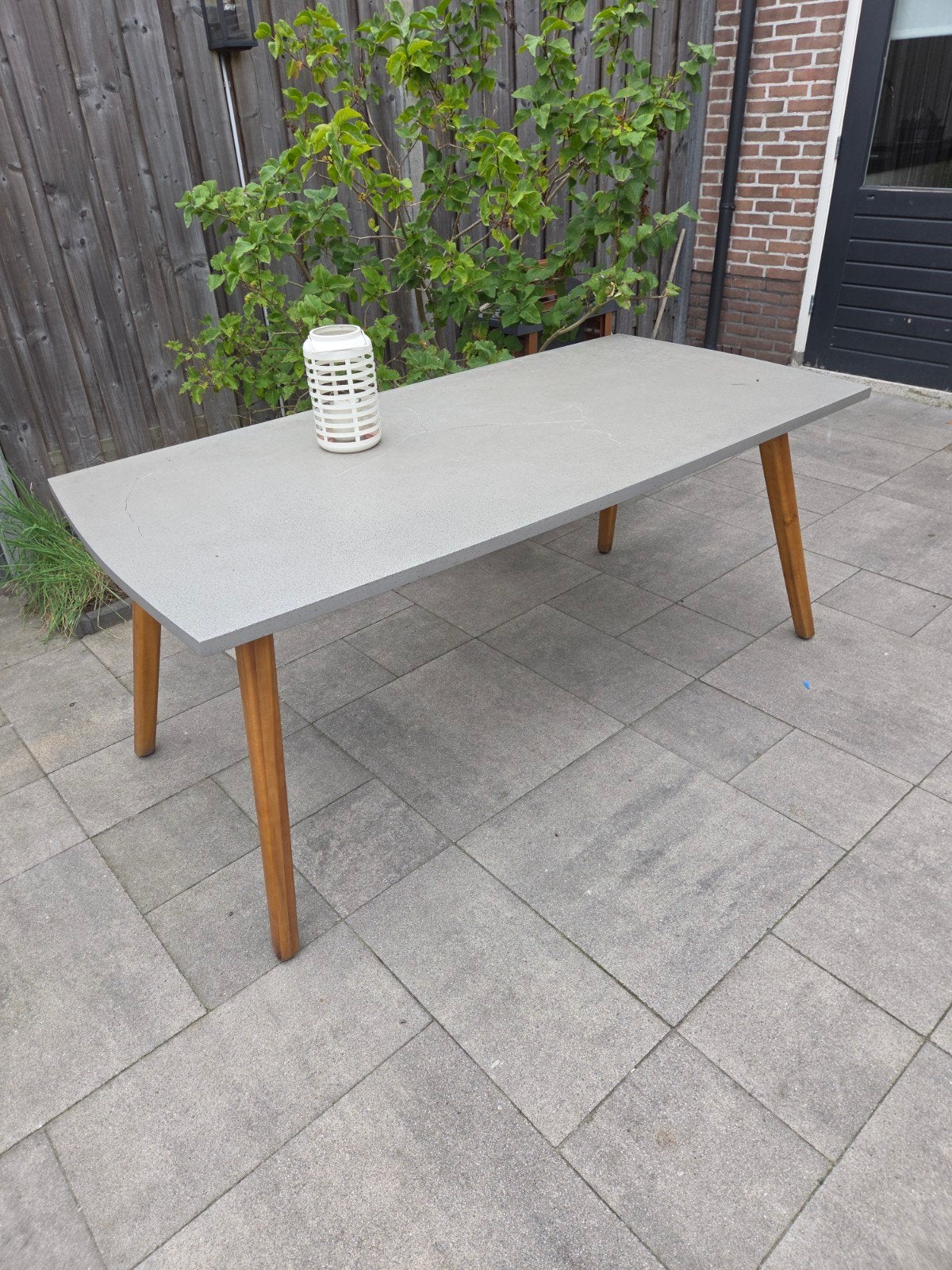 Tuin-/eettafel met betonnen blad en houten poten, Ophalen of Verzenden, Gebruikt, Rechthoekig, Overige materialen