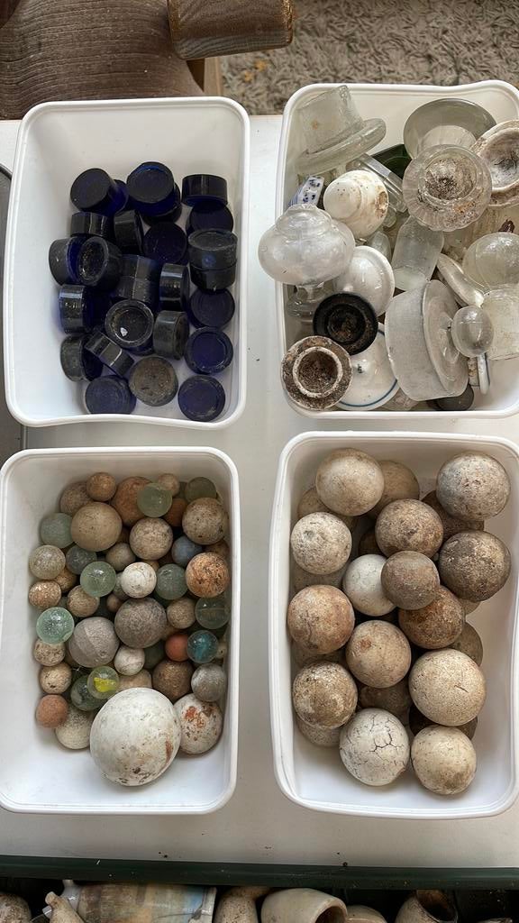 Grote collectie antieke vondsten: pijpen, flessen, potten, Ophalen