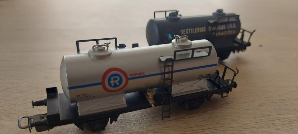 2 Electroten Renfe olietankwagens, Hobby en Vrije tijd, Modeltreinen | H0, Ophalen of Verzenden, Zo goed als nieuw, Gelijkstroom