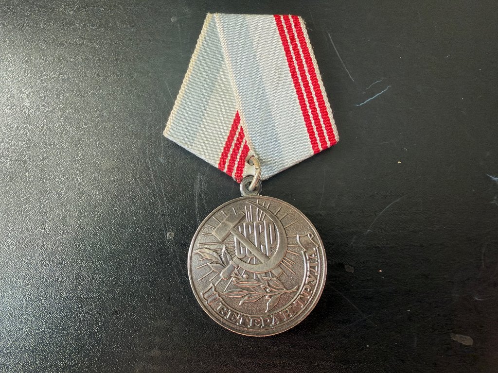 Originele Sovjet Medaille: Veteraan van de Arbeid., Ophalen of Verzenden, Overige materialen, Buitenland
